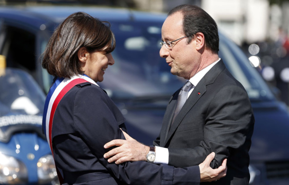 Souris espèce de g ... on nous regarde ! Souris espèce de g ... on nous regarde !