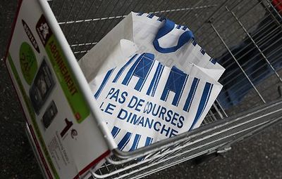 Dimanche chômé : quand Delanoë travaille du chapeau !