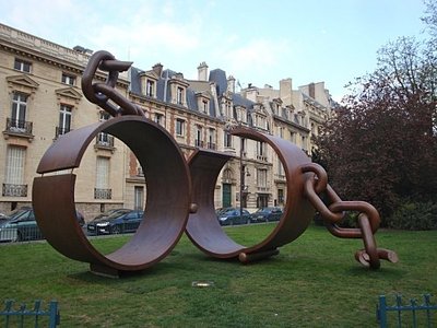 Le "nègre", le maire et le tortionnaire : les étranges célébrations parisiennes !