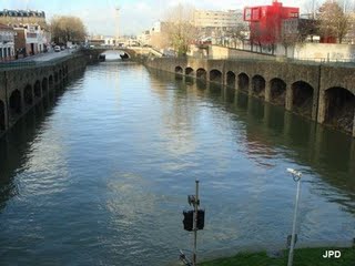 Le 150 ème anniversaire du 19 ème arrondissement tombe dans un canal !