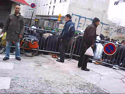 Paris : la laïcité en soldes à Barbès ! Paris : la laïcité en soldes à Barbès !