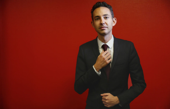 Sur fond rouge Sur fond rouge