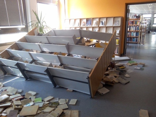 Si ce n'est elle c'est donc sa soeur! Si ce n'est elle c'est donc sa soeur!