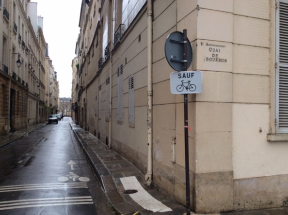 Un sens interdit posé dans le mauvais sens ! Un sens interdit posé dans le mauvais sens !