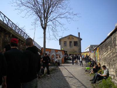 Les gorilles entrent en gare Les gorilles entrent en gare