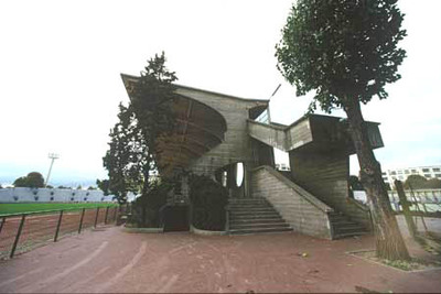 Superbe exemple de l'architecture moderniste des années 1920 contre vandalisme copinocratique des années 2010 : choisissez ! Superbe exemple de l'architecture moderniste des années 1920 contre vandalisme copinocratique des années 2010 : choisissez !