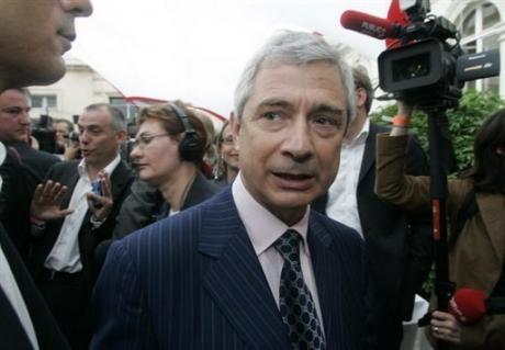 Ne commencez-pas sans moi ! Ne commencez-pas sans moi !
