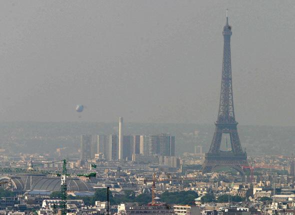 Un nouveau polluant empoisonne l'air parisien : l'enfumage de la communication municipale !