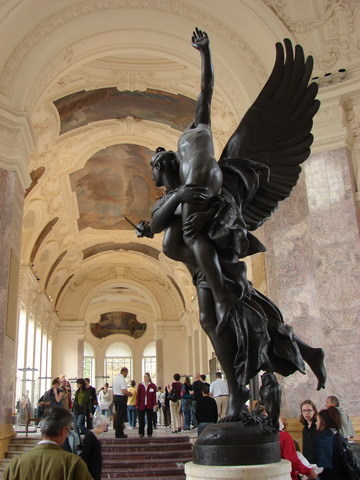 Le Génie de la com' s'emparant des beaux-arts (allégorie du début du 21ème siècle) Le Génie de la com' s'emparant des beaux-arts (allégorie du début du 21ème siècle)