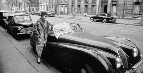 Voiture de luxe et peau de panthère, bonjour la gauche !