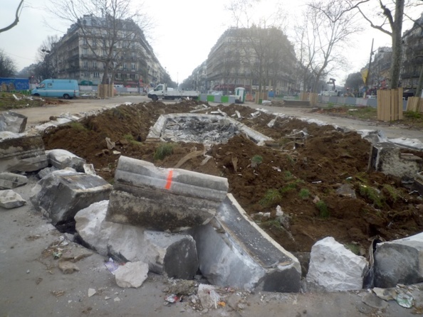 L'effet Hidalgo-Delanoë ! Evidemment, il faut reconstruire les bords du bassin.