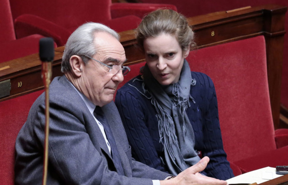 Mais qu'est-ce qu'elle raconte ? Mais qu'est-ce qu'elle raconte ?