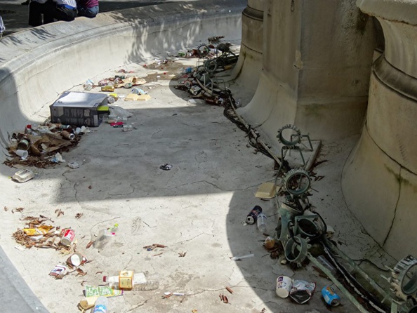 Pariscradopolis fait son sphinx ! Pariscradopolis fait son sphinx !