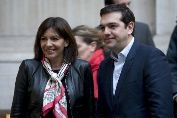 Blouson noir, gauchiste ou jaune ? Tsipras a de mauvaises fréquentations.