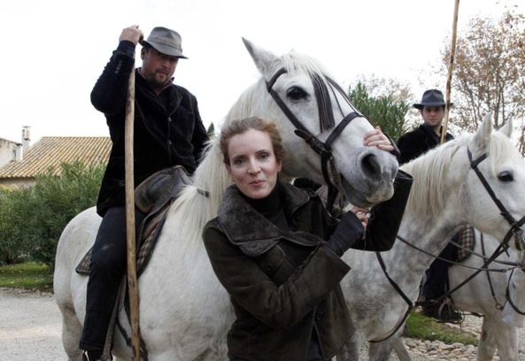 Elle en parle à son cheval !