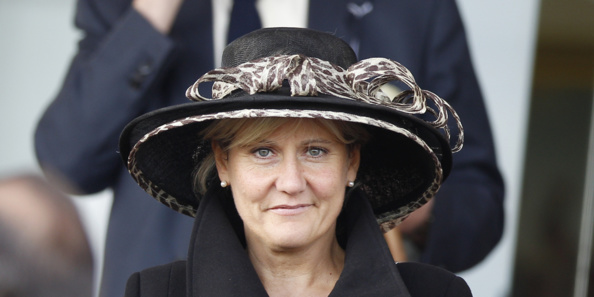 Elle porte bien le chapeau Elle porte bien le chapeau