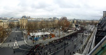 Charlie Hallyday commémore à pleines dents ! Charlie Hallyday commémore à pleines dents !