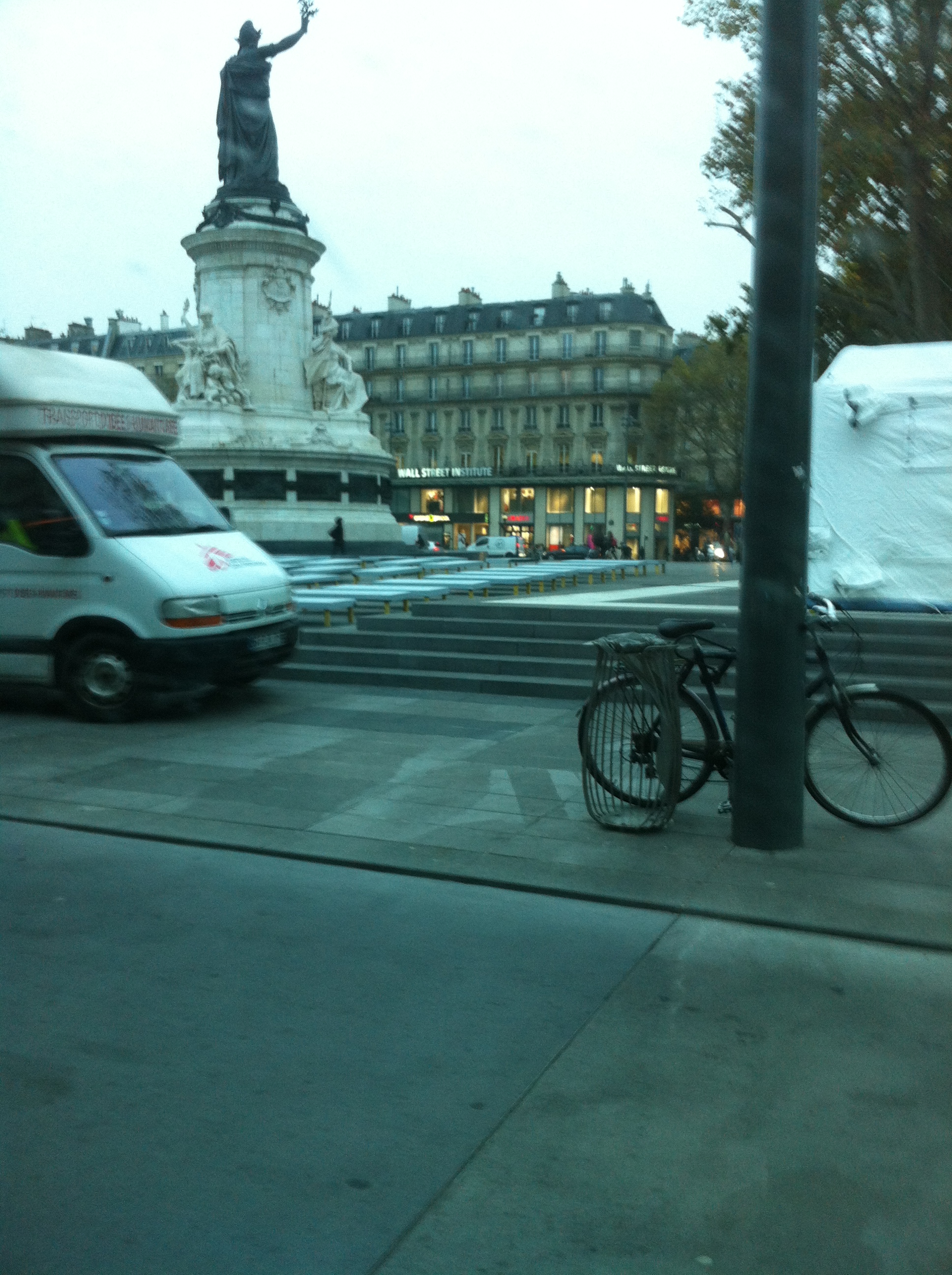 Place Philippe MURAY !