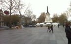Les places sont chères à la République ! Les places sont chères à la République !